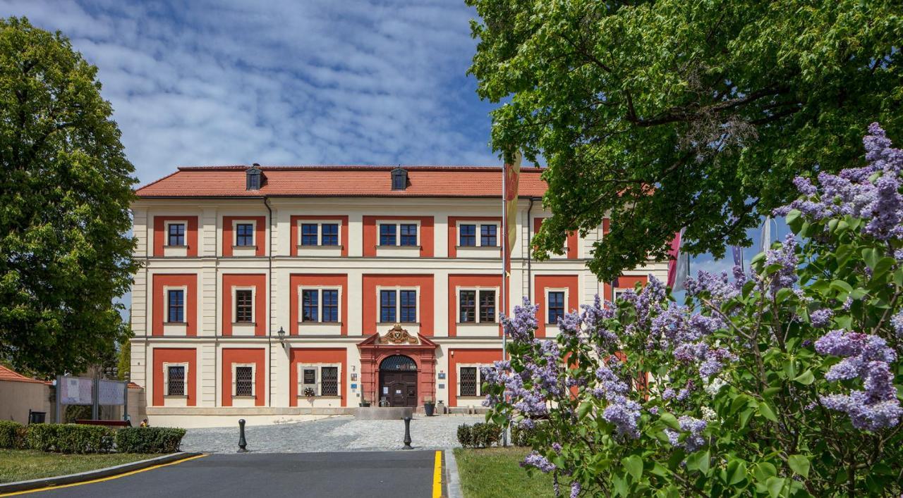 Apartmany Myslivna Ostrov  Zewnętrze zdjęcie